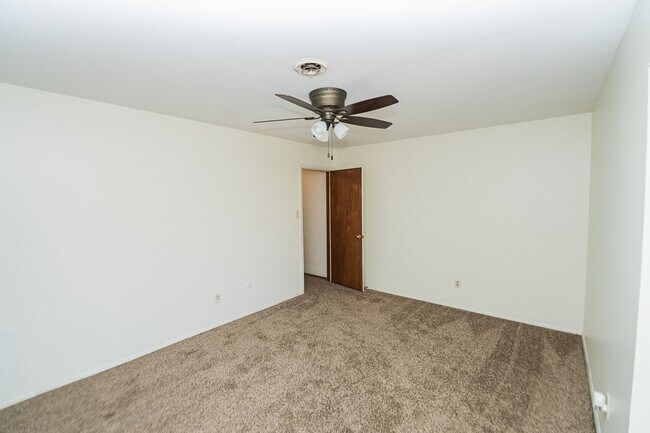 Building Photo - 702-708 E. 72nd