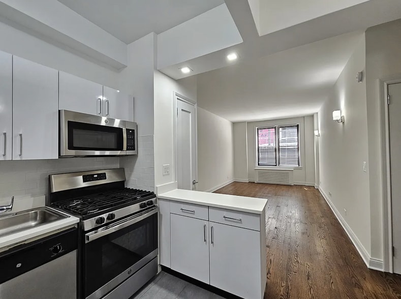 Building Photo - 236 W 22nd St