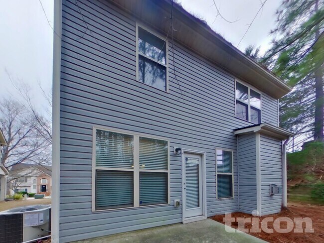 Building Photo - 2500 Wingfield Dr SW