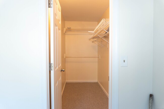 Building Photo - 41 Willow Springs