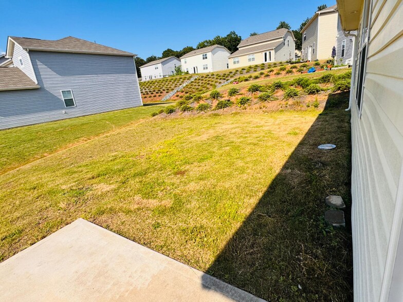 Building Photo - 7136 Maple Run Cir
