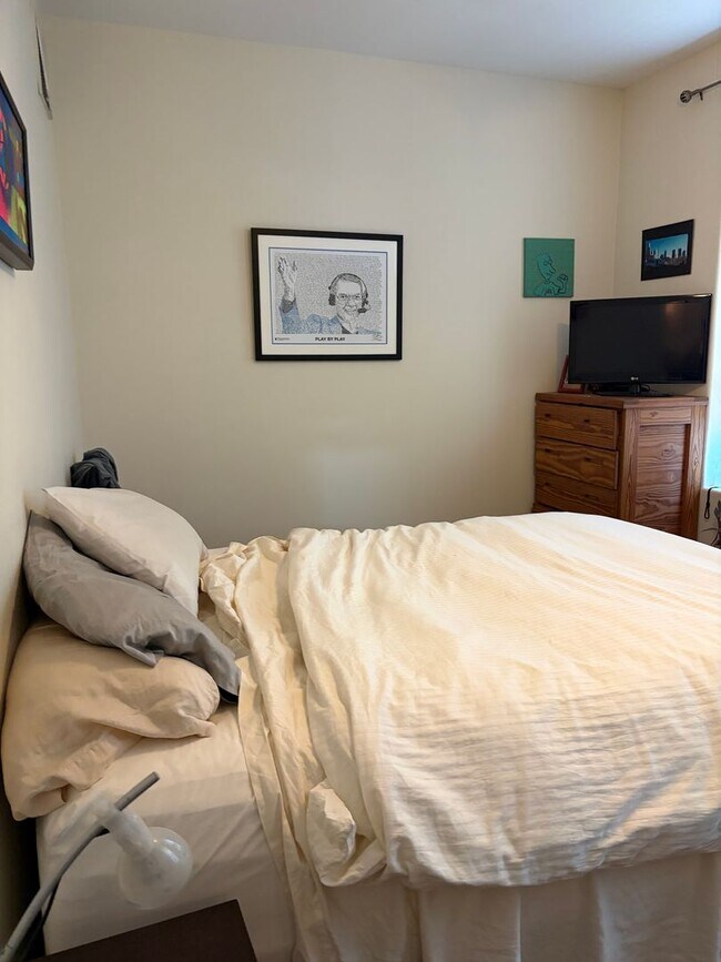 Building Photo - Queen Village - Fabric Row - 1  Bedroom 1 Bath Apartment