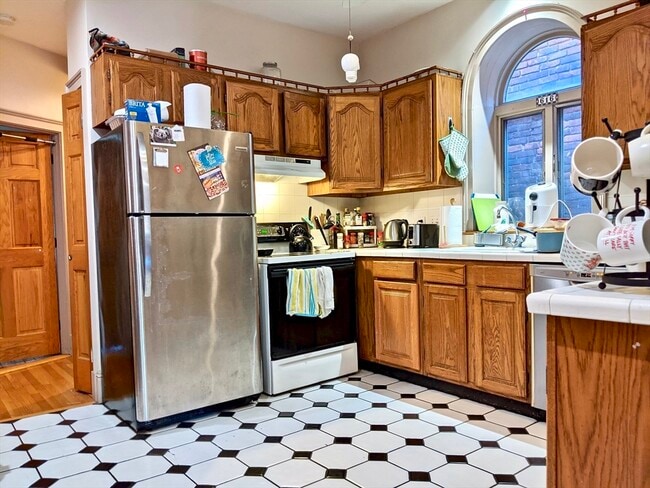 Building Photo - 616 Columbus Ave