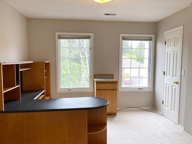 Building Photo - Beautiful custom home in Lakeshore Estates