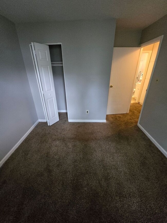 Building Photo - 3 BEDROOM SINGLE FAMILY