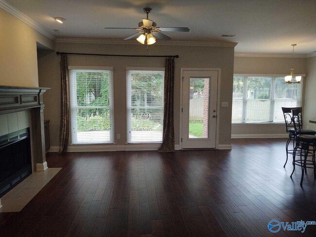 Building Photo - 3102 Connomara Ct SE