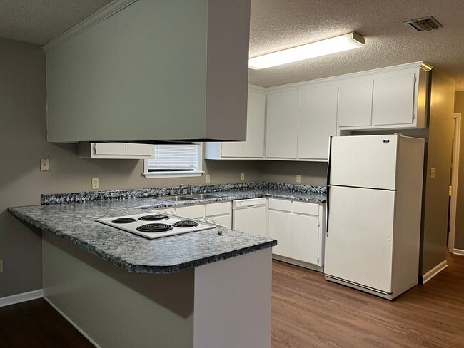Building Photo - 6107 Vinnie Dr