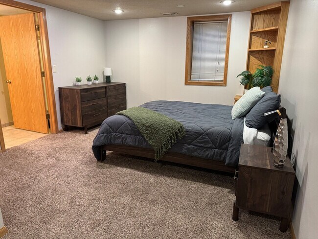 Building Photo - 202 NW Sharmin Dr