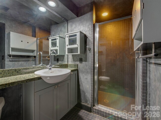 Building Photo - 710 W Trade St