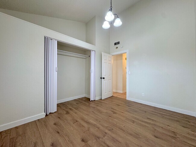 Building Photo - Northeast El Paso 2 bed Refrig A/C Duplex