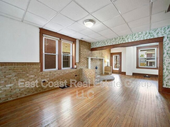 Building Photo - 827 Mulberry Ave