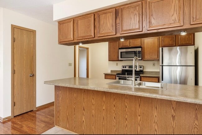 Building Photo - 5874 Beechwood Dr