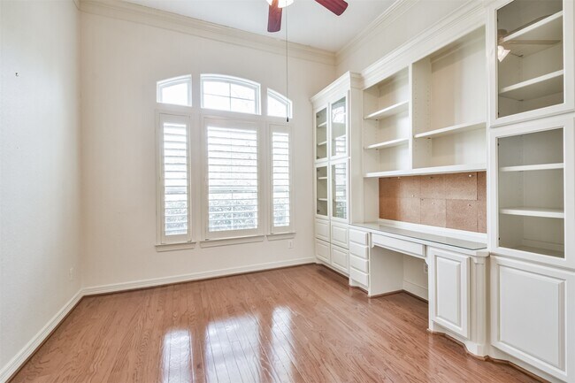 Building Photo - 2 Sagestone