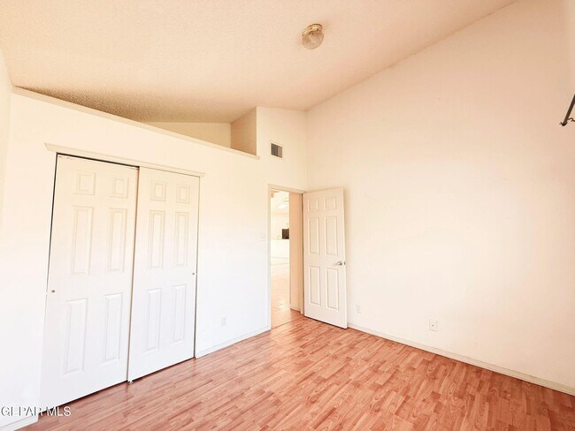 Building Photo - 1517 Desierto Rico Ave