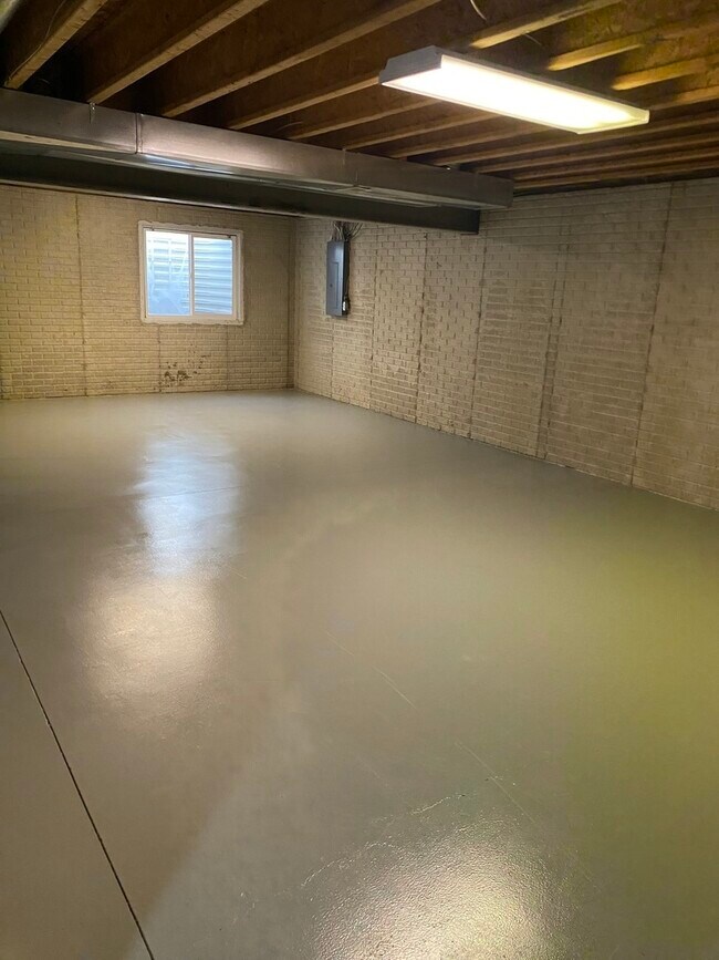 Building Photo - 1835 Marina Dr