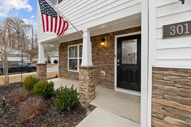 Building Photo - 301 Ginger Dr
