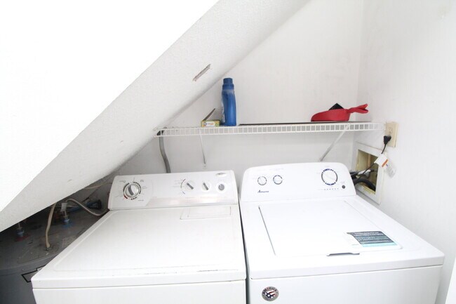 Building Photo - Move-In Ready Townhome in Foxborough with Modern Updates and Private Backyard Patio