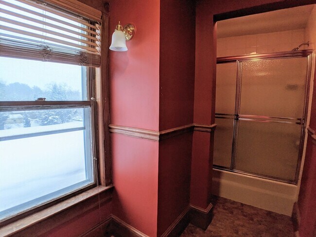 Building Photo - 62 W Main St