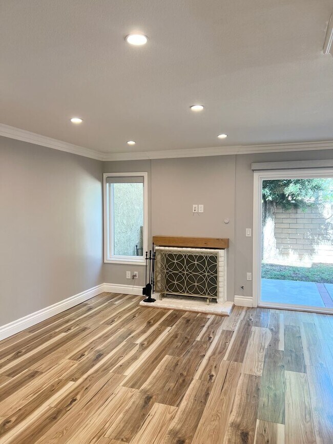 Building Photo - 4 Bed/ 3 Bath Yorba Linda Home with 2 Car Garage