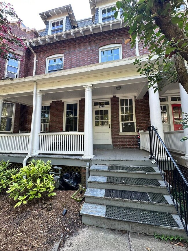 Building Photo - Serene Splendor in Mt. Pleasant: Stylish 1BR, 1BA Haven