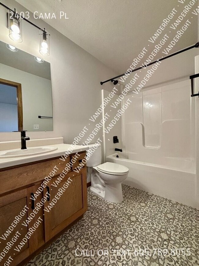 Building Photo - 2403 Cama Pl