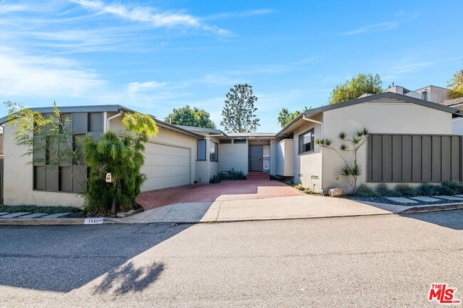 Building Photo - 2431 Carman Crest Dr