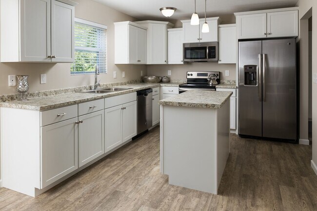 Building Photo - Outstanding Newer Home
