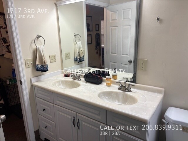 Building Photo - 1717 3rd Ave