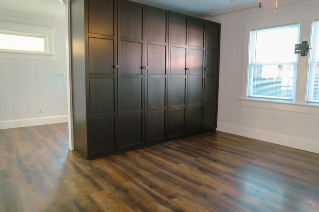 Building Photo - 137 25th St