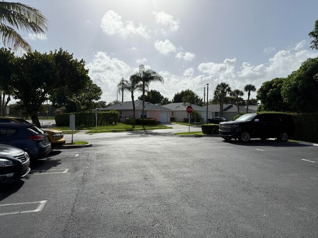 Building Photo - 112 Sunset Blvd