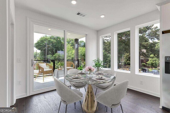 Building Photo - 400 Pratt Dr SE