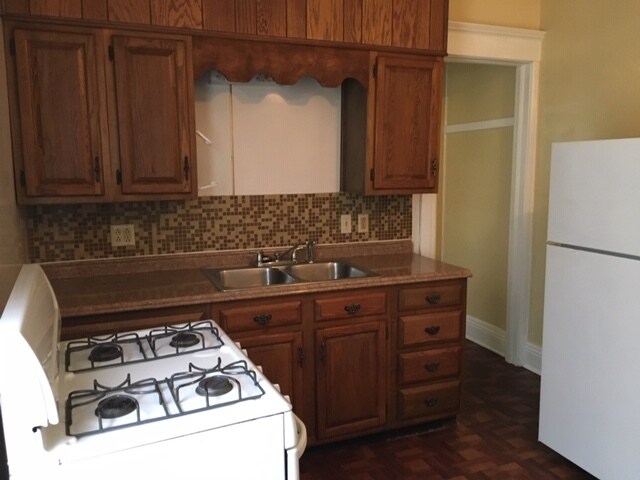 kitchen - 221 Ulster St