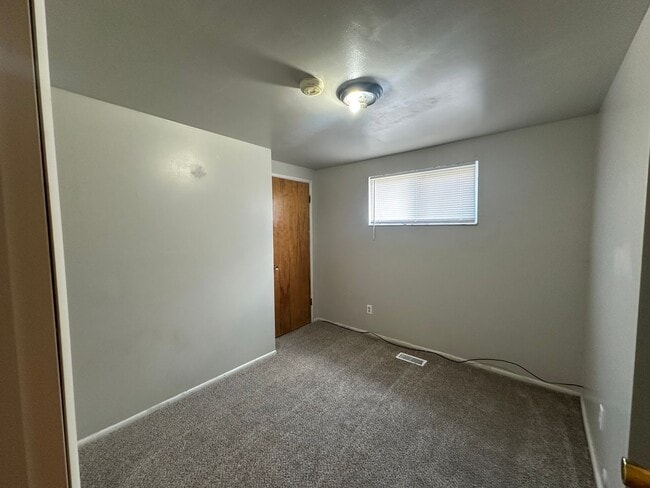 Building Photo - Spacious 3 Bed Duplex