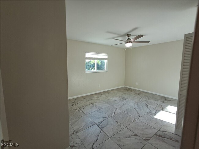 Building Photo - 1238 SE 24th Ave