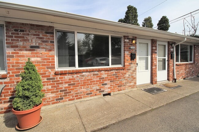 Primary Photo - 7312-7334 N Lancaster Ave