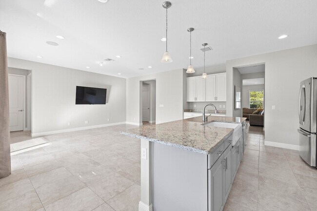 Building Photo - 915 Sweetgrass St