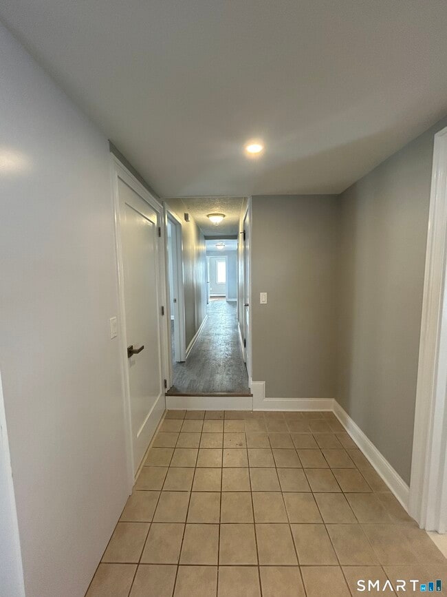 Building Photo - 54 Forest St