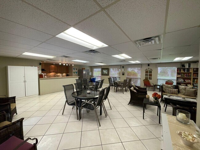 Building Photo - 250 NE 20th St