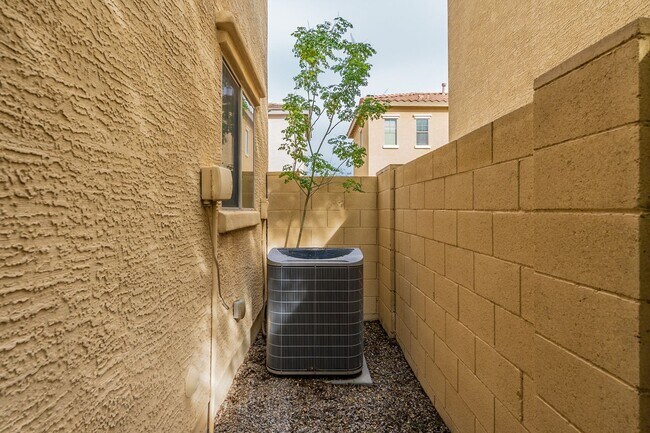 Building Photo - 3 bedroom home in Surprise