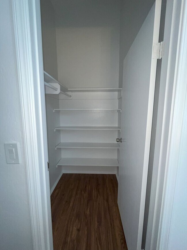Building Photo - Renovated 3 bedroom, 2.5 bath split level ...