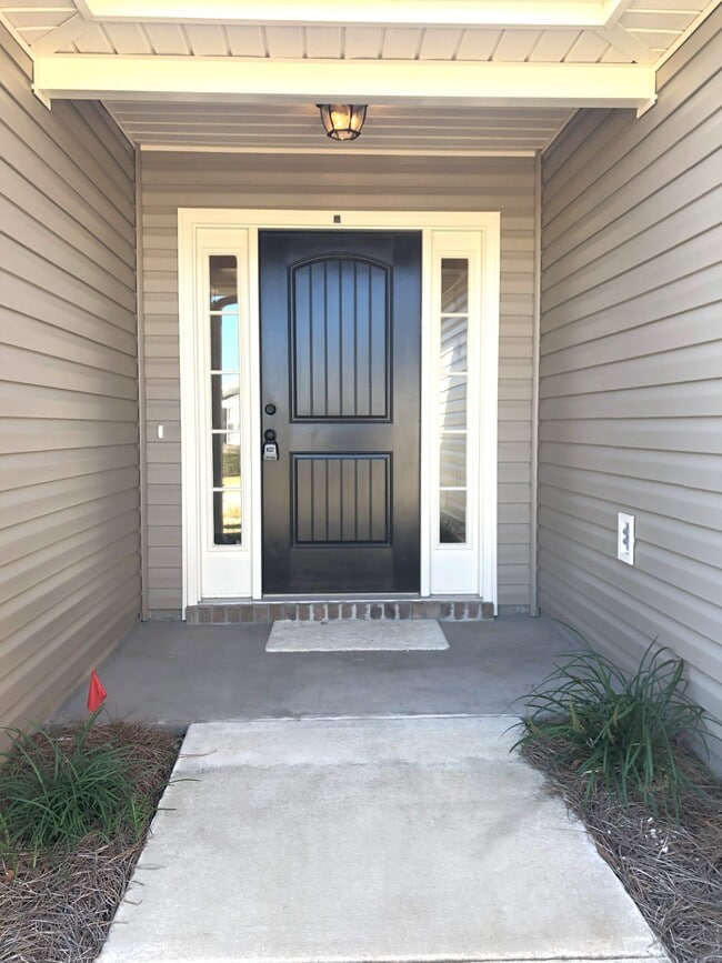 Building Photo - 807 Goodale Dr