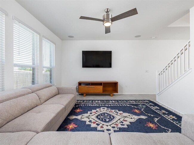 Building Photo - 7106 Summer Tanager Dr