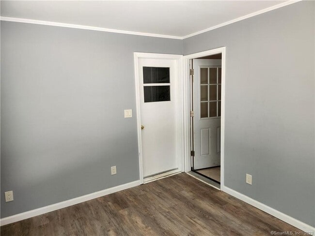 Building Photo - 35 Sylvan St