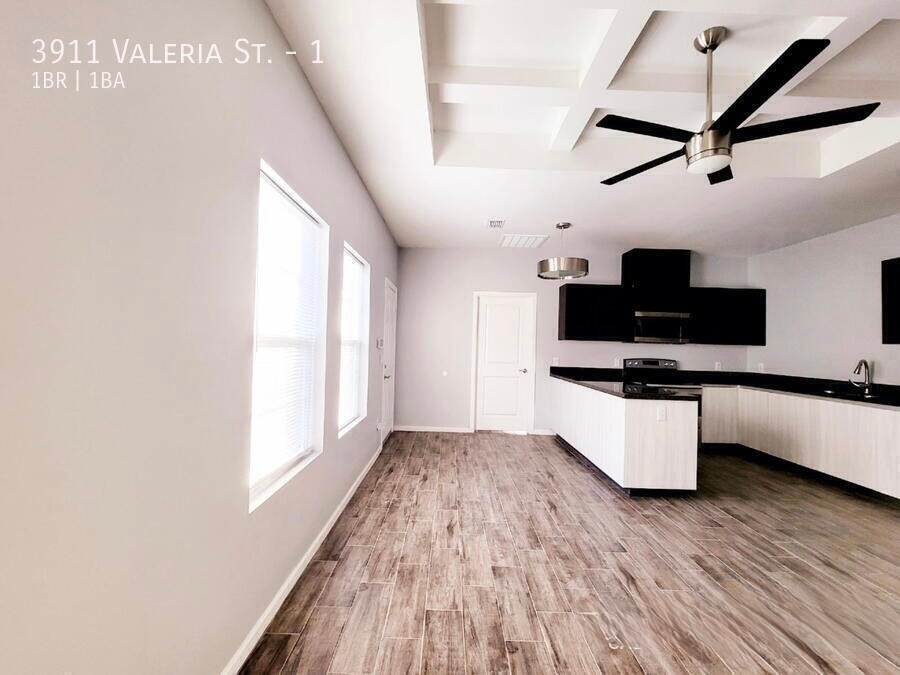 Building Photo - 3911 Valeria St