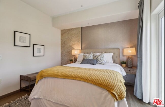 Building Photo - 903 S New Hampshire Ave