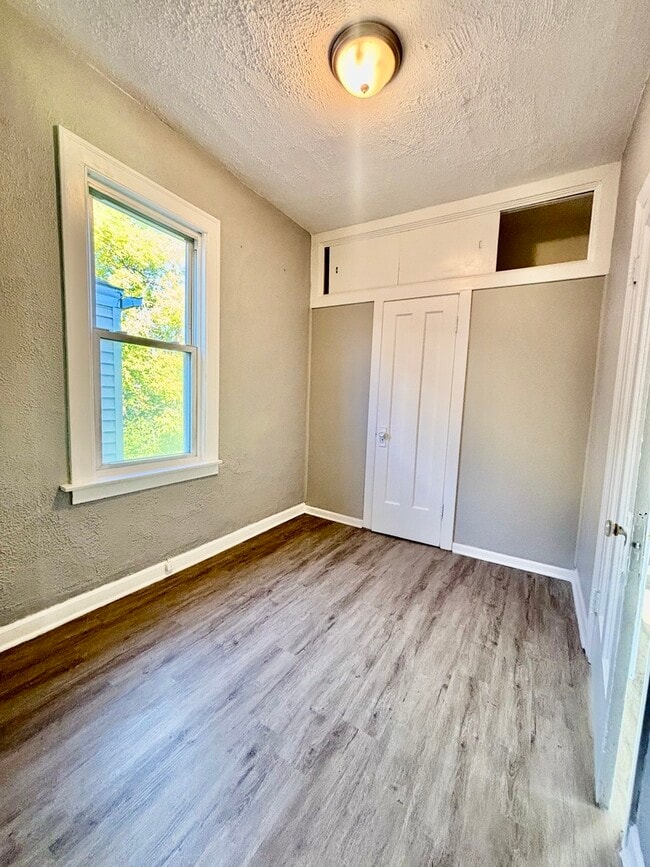 Building Photo - 9737 S Ave N