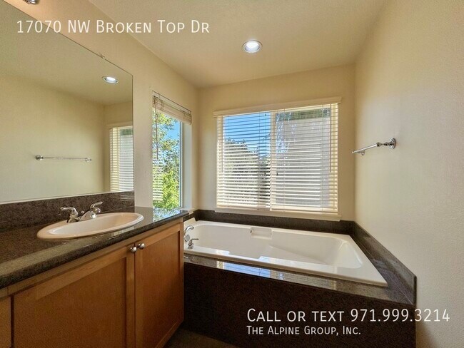 Building Photo - 17070 NW Broken Top Dr