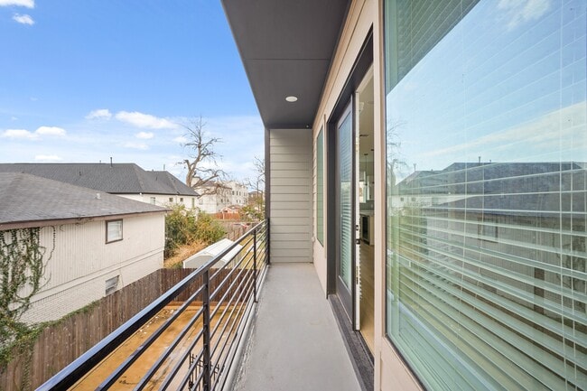 Building Photo - 2811 Anita St