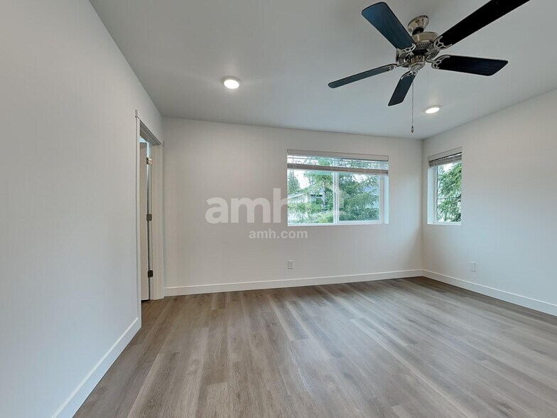 Building Photo - 8010 Katriel Ct SW