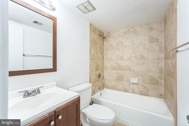 Building Photo - 5758 Village Green Dr